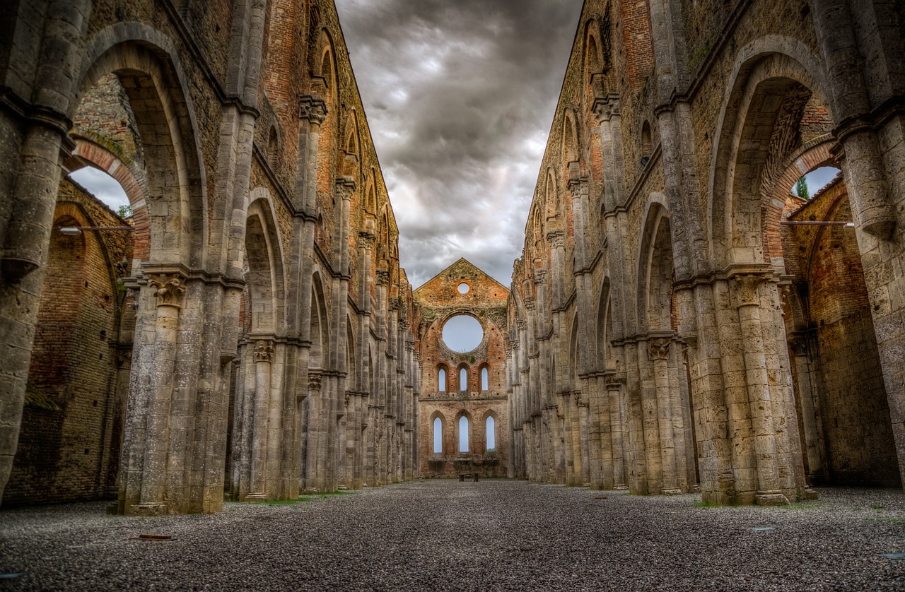 ABBAZIA DI SAN GALGANO E CHIUSDINO